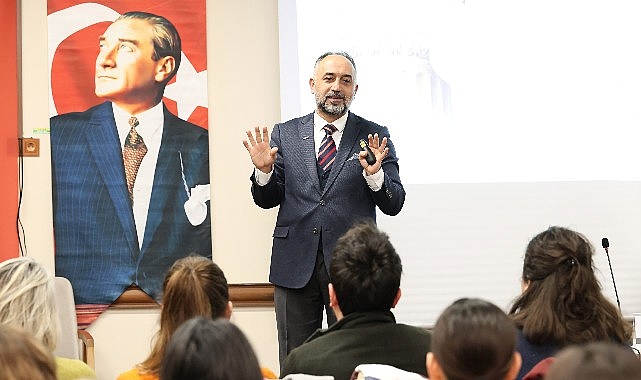 Osmangazi Belediyesi tarafından düzenlenen felsefe buluşmasında felsefenin gündelik hayatla nasıl