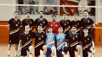 Tamamı İnegöllü altyapı sporcularından oluşan İnegöl Belediyespor Erkek Voleybol Takımı,