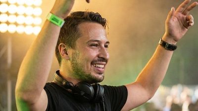 Türk elektronik müziğinin enerjisi bu hafta radyo frekanslarına taşınıyor. Sahne