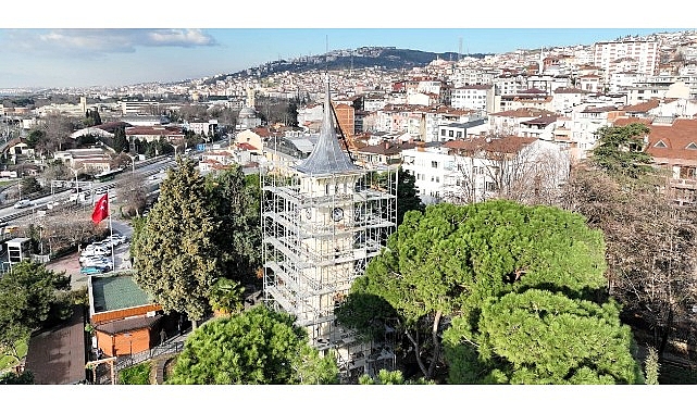 Kocaeli Büyükşehir Belediyesi’nin titiz çalışmalarıyla restore ettiği İzmit Saat Kulesi,