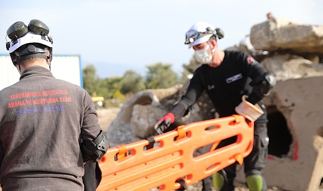 Seferihisar Belediyesi bünyesinde faaliyet gösteren Seferihisar Arama Kurtarma (SAK) Ekibi,