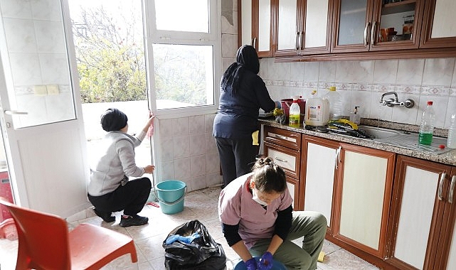 Seferihisar Belediyesi, sosyal belediyecilik anlayışı doğrultusunda ihtiyaç sahibi hemşehrilerinin yaşam