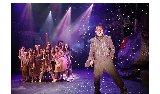 Kocaeli Büyükşehir Belediyesi Şehir Tiyatroları, 2025 yılında zengin repertuvarı ve