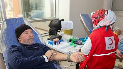 Sosyal sorumluluk projelerine duyarlı olmayı sürdüren Selçuklu Belediyesi kan bağışı