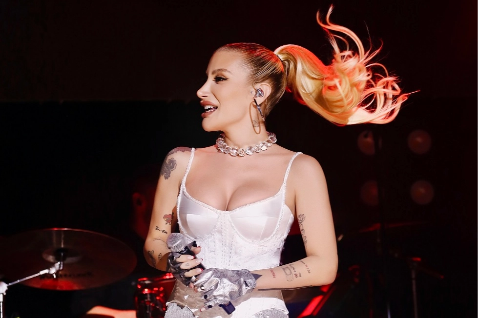 Türk pop müziğinin efsane ismi Sezen Aksu, yeni albümünün son