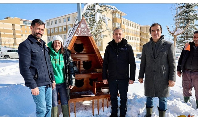 Sivas Belediyesi tarafından kış aylarında hayvanların soğuktan daha az etkilenmesi