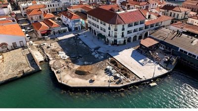 Ayvalık’ta yıllardır otopark olarak kullanılan deniz kenarındaki tarihi Gümrük Meydanı’nda