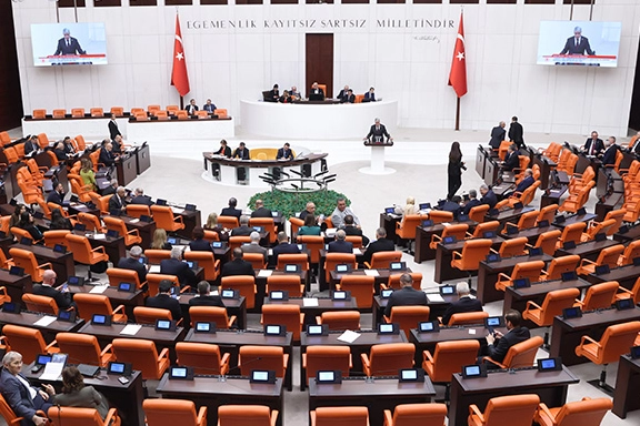 TBMM Genel Kurulu’nda, trafik cezalarının artırılmasını da kapsayan Karayolları Trafik