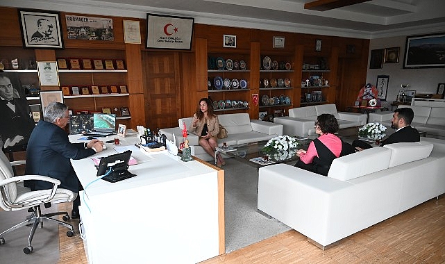 Ukrayna’nın Antalya Konolosu Yuliya Kuchma, Kemer Belediye Başkanı Necati Topaloğlu’na