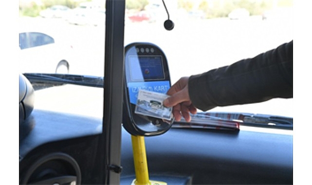 İzmir Büyükşehir Belediyesi’nin 90 dakika ücretsiz aktarma uygulaması sayesinde İzmirliler