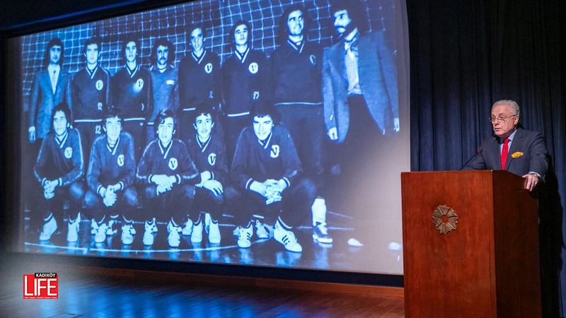 Türkiye’nin voleybol tarihine damga vuran antrenörlerden Bülent Meriç’in renkli kişiliğini,
