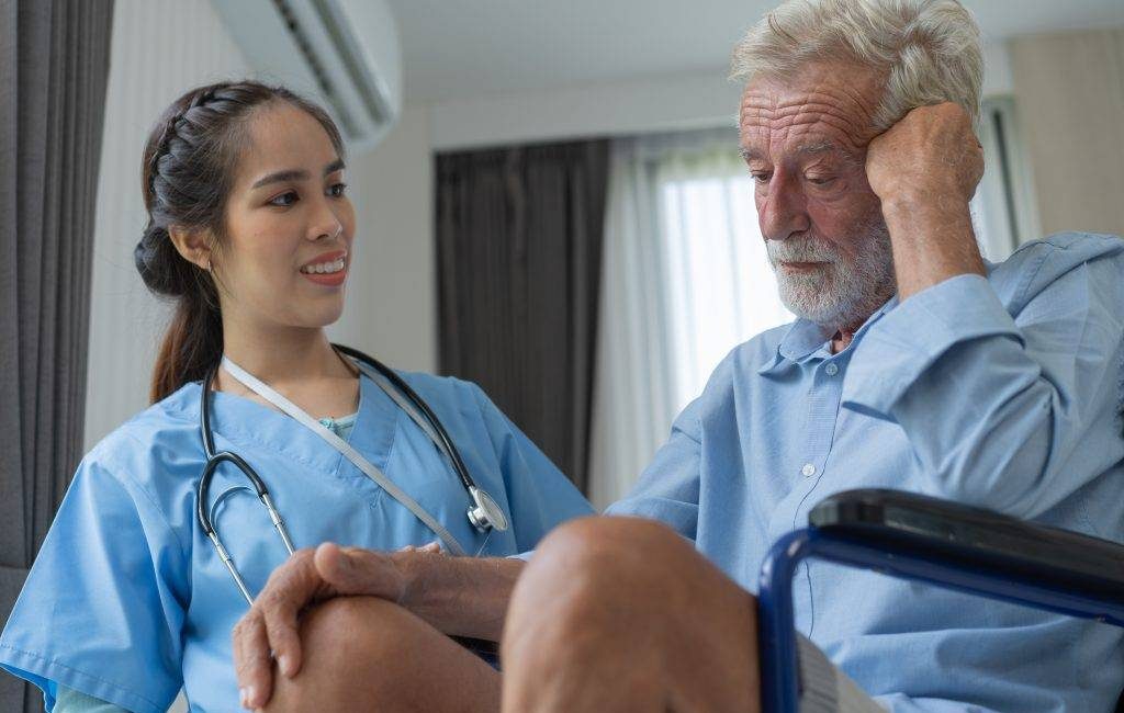 Yaşlılık, bazı kronik hastalıklar ya da çevresel faktörler günlük yaşamda