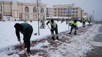 Keçiören Belediyesi, dün akşam saatlerinde etkili olan kar yağışının ardından