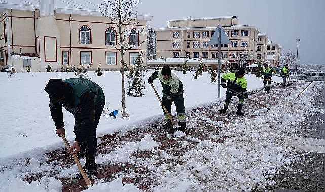 Keçiören Belediyesi, dün akşam saatlerinde etkili olan kar yağışının ardından