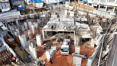 İzmit’in Kuruçeşme semtinde riskli olduğu için yıkılan Merkez Camii’nin yerine