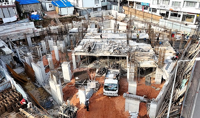 İzmit’in Kuruçeşme semtinde riskli olduğu için yıkılan Merkez Camii’nin yerine