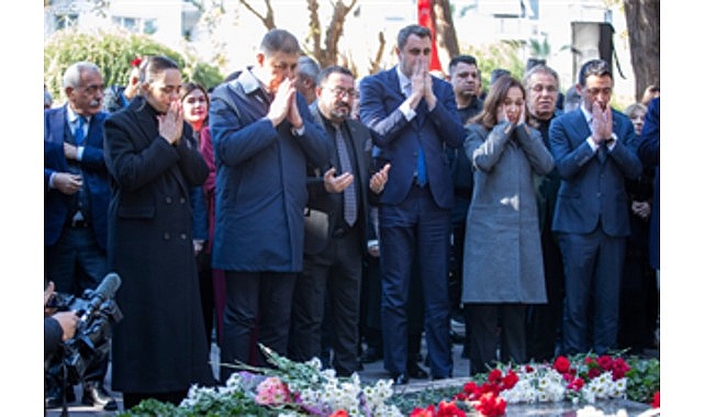 Türkiye Cumhuriyeti’nin kurucusu Ulu Önder Gazi Mustafa Kemal Atatürk’ün İzmir’e