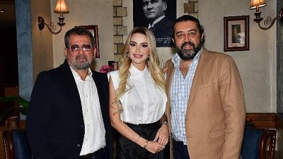 Türk televizyonlarının prime time kuşağındaki tek magazin programı 50Fifty, 19