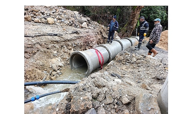 Antalya Büyükşehir Belediyesi ekipleri, Alanya’da etkili olan yoğun yağışların ardından
