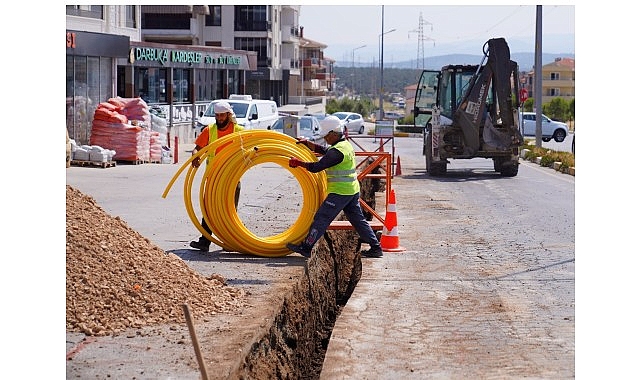 Ayvalık Belediye Başkanı Mesut Ergin, Ali Çetinkaya Mahallesi’nde yaşayan vatandaşlara