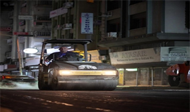 İzmir Büyükşehir Belediyesi, Alsancak’ta altyapı çalışmaları tamamlanan sokaklarda günlük yaşamı