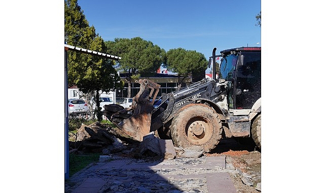 Ayvalık Belediyesi, Ayvalık Deniz Hudut Kapısı önünde başlatılan çalışmalarla bölgeye