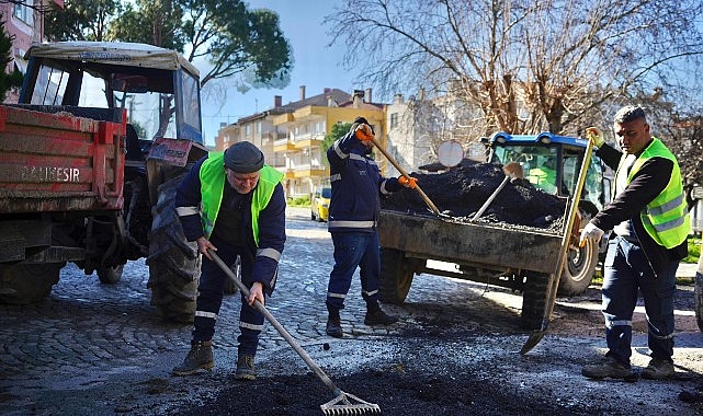 Ayvalık Belediyesi Fen İşleri Müdürlüğü ekipleri, kentin farklı noktalarında bakım