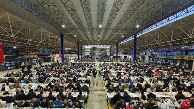 Ramazan’ın ilk iftar programında Çetin Emeç ve Eğitim Mahallesi sakinleri