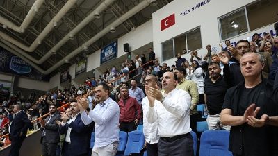 Konya Büyükşehir Belediye Başkanı Uğur İbrahim Altay, Büyükşehir Belediyespor’un basketbol