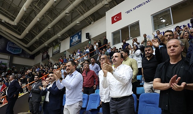 Konya Büyükşehir Belediye Başkanı Uğur İbrahim Altay, Büyükşehir Belediyespor’un basketbol
