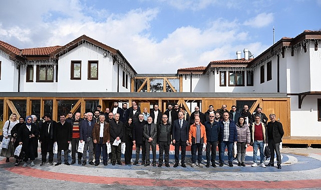 Konya Büyükşehir Belediye Başkanı Uğur İbrahim Altay, basın mensuplarıyla birlikte