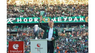 Kocaeli Büyükşehir Belediye Başkanı Tahir Büyükakın, zorlu Kayserispor deplasmanından 3