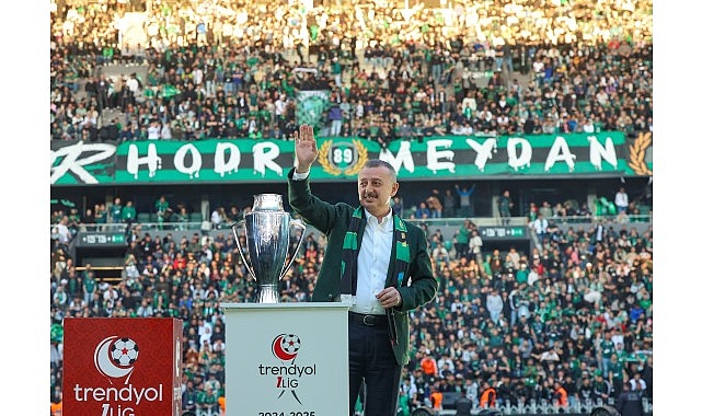 Kocaeli Büyükşehir Belediye Başkanı Tahir Büyükakın, zorlu Kayserispor deplasmanından 3