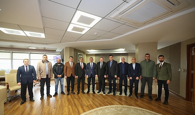 Kocaeli Büyükşehir Belediye Başkanı Tahir Büyükakın, sporculardan öğrencilere, sivil toplum