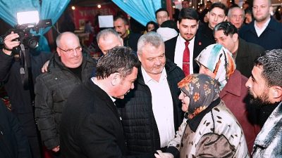 Osmangazi Belediyesi’nin Osmangazi Meydanı’nda kurduğu Ramazan Sokağı, her akşam düzenlenen