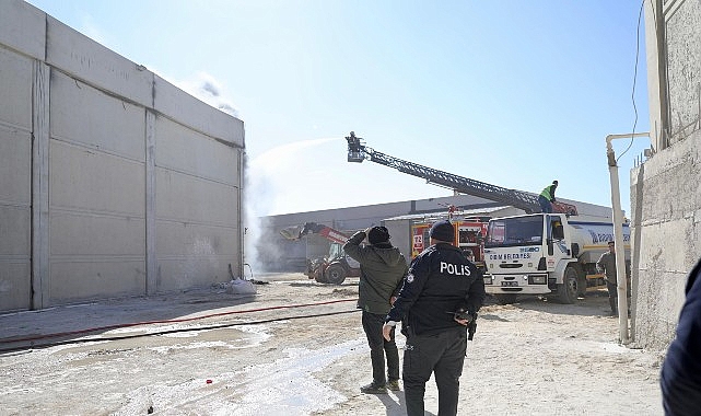 Didim Küçük Sanayi Sitesi’nde bulunan bir inşaat malzemesi deposunda çıkan