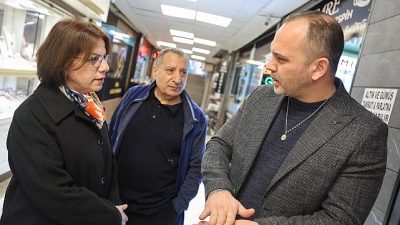 Maltepe Belediye Başkanı Esin Köymen, Bağlarbaşı Mahallesi'nde vatandaşlar ve esnafla