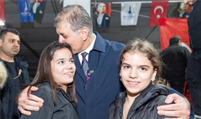 İzmir Büyükşehir Belediyesi, ramazanda kentin dört bir yanında iftar sofraları