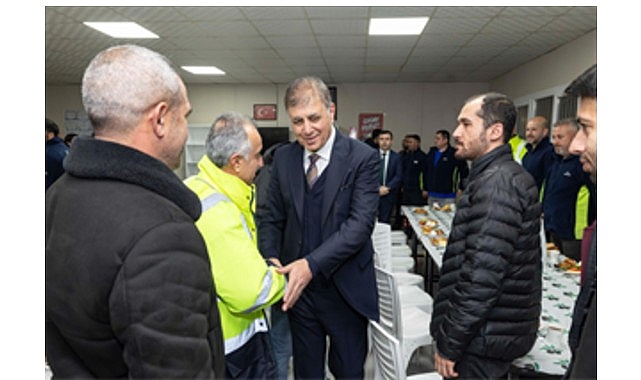 İzmir Büyükşehir Belediye Başkanı Dr. Cemil Tugay, günün ilk saatlerinde