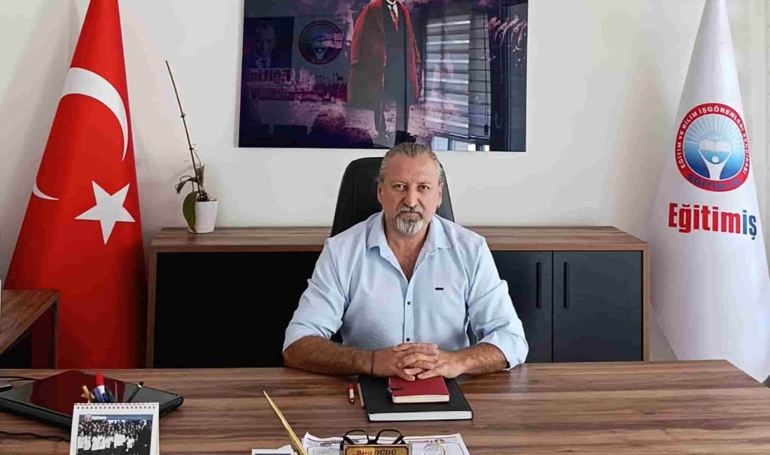 Eğitim İş İzmir 3 Nolu Şube Başkanı Barış Düdü, 'Bayrak, İstiklal