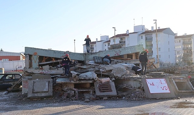 Bayraklı Belediyesi Afet İşleri ve Risk Yönetimi Müdürlüğü bünyesinde görev