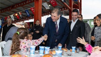 İzmir Büyükşehir Belediyesi’nin 30 ilçeyi kapsayan iftar programlarının ikincisi Bayraklı’da
