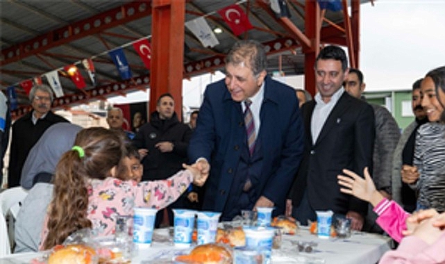 İzmir Büyükşehir Belediyesi’nin 30 ilçeyi kapsayan iftar programlarının ikincisi Bayraklı’da