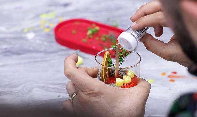 Bayraklı Belediyesi, Sevgililer Günü kapsamında hem kadın emeğini destekleyen hem