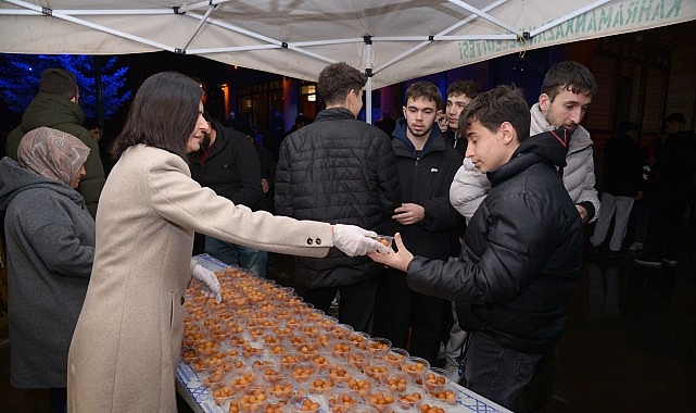 Kahramankazan Belediyesi, Berat Kandili dolayısıyla vatandaşlara lokma ikramında bulundu.