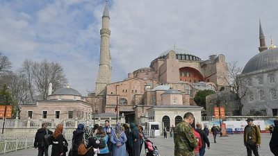 Beylikdüzü Belediyesi, Ramazan ayını sanat ve sağlık temalı programlarla karşılıyor.