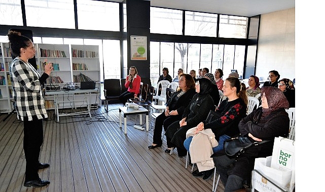 Bornova Belediyesi, Pınarbaşı Kent Bostanı’ndan yararlanan kadınlara yönelik sağlıklı beslenme