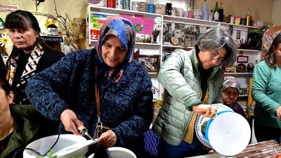 Bornova Belediyesi’nin düzenlediği “Kendi Kompost Kovamı Yapıyorum, Kendi Kompostumu Üretiyorum”