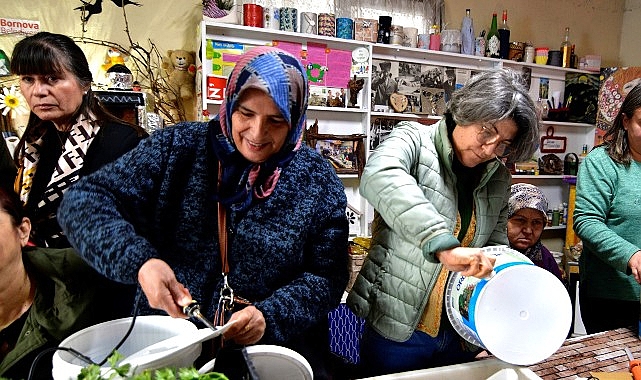 Bornova Belediyesi’nin düzenlediği “Kendi Kompost Kovamı Yapıyorum, Kendi Kompostumu Üretiyorum”