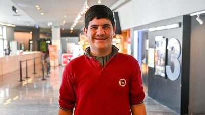 Bornova'daki özel çocuklar Bornova Belediyesi’nin düzenlediği etkinlikte Sünger Bob filmini